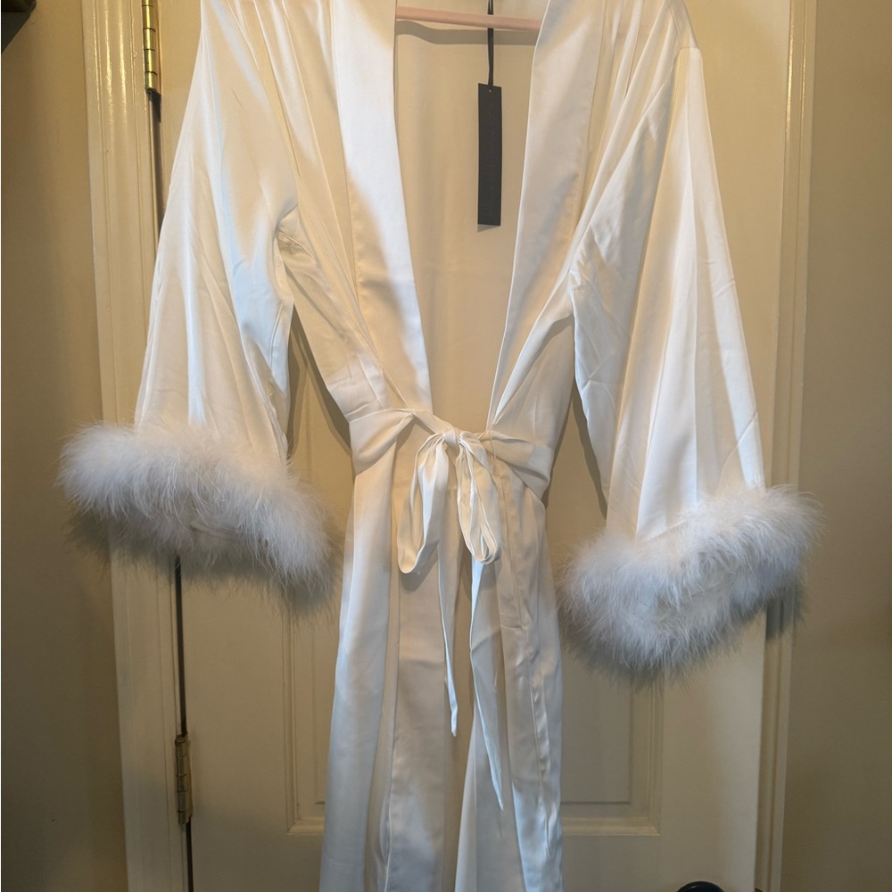 House of Harlow 1960 White Satin Robe with Fur Trim